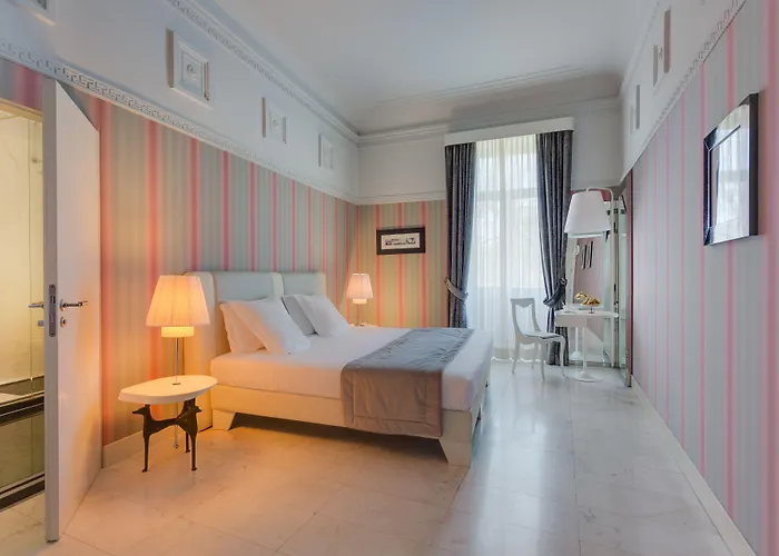 Отель Grand Palace Рим