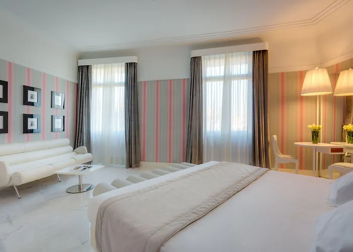 Hotel Grand Palace 5*