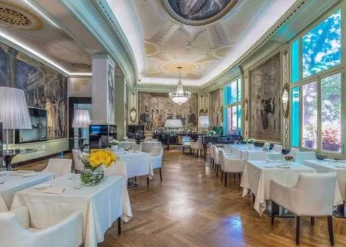 Отель Grand Palace Рим